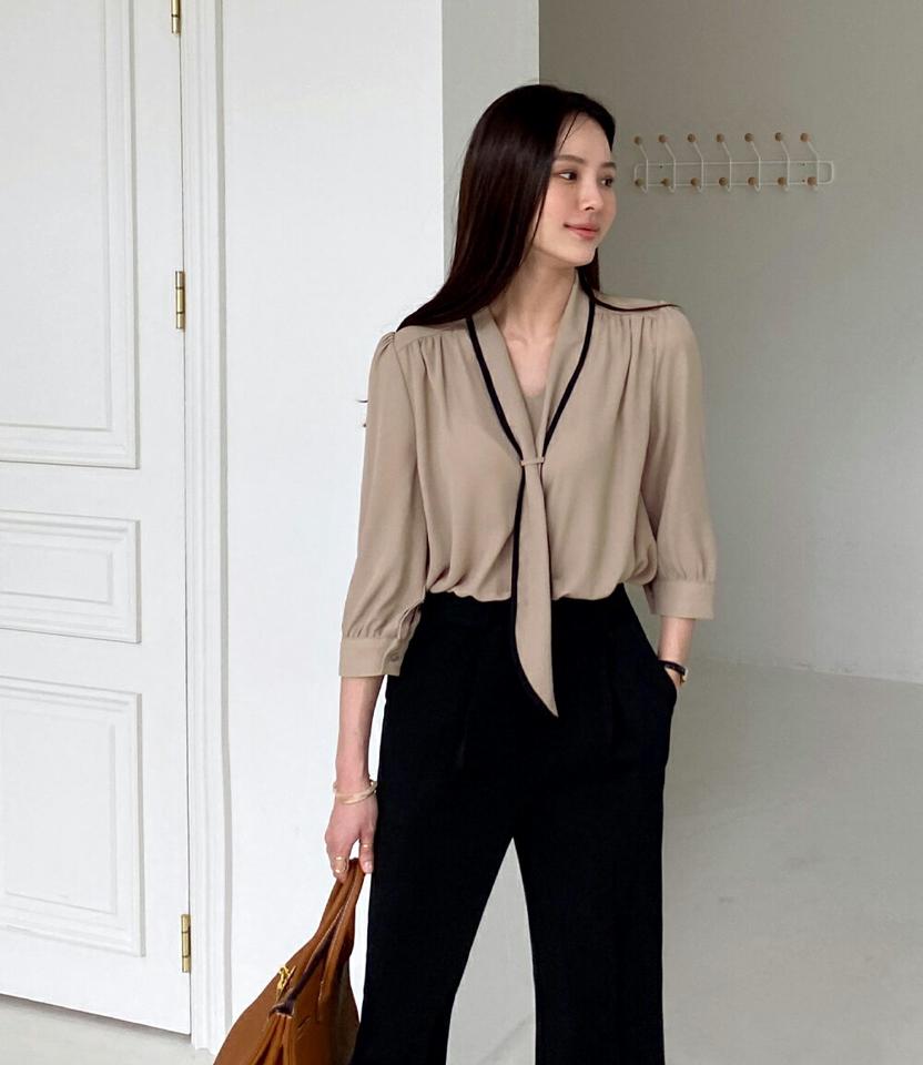 配色ボウタイパフブラウス・t01011 レディース 【bl】ブラウス トップス 七分袖 7分袖 配色 柄 模様 ライン ボウタイ パフ袖 ギャザー Vネック オフィスカジュアル モノトーン 春 秋 フェミニン 大人 白 黒 韓国ファッション ハイホリHIHOLLI