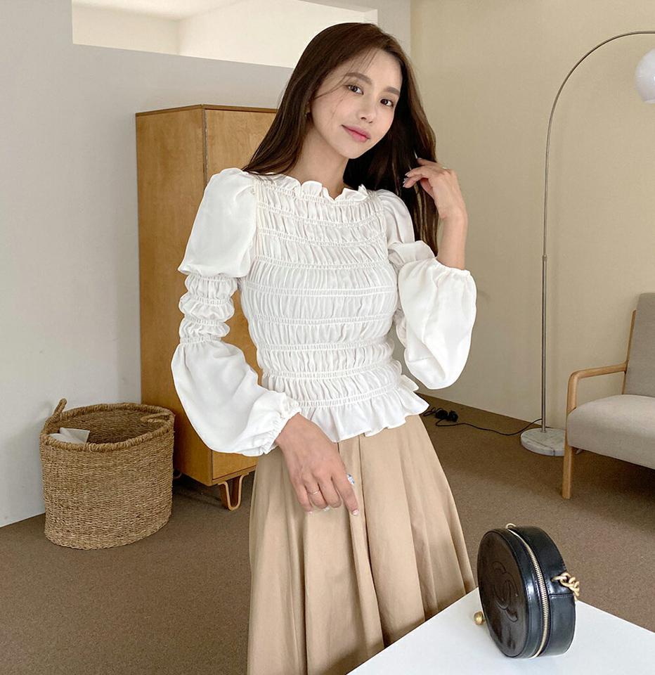 ボートネックシャーリングパフブラウス・t68411 レディース 【bl】トップス ブラウス 長袖 パフスリーブ シャーリング ボートネック フリル ガーリー かわいい 可愛い フェミニン 大人 ショート丈 単色 インしない ボリュームスリーブ 春 秋 韓国ファッション クリスマス