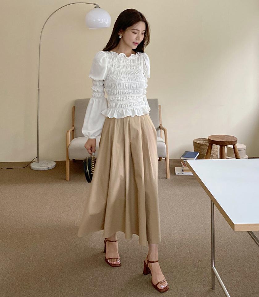 ボートネックシャーリングパフブラウス・t68411 レディース 【bl】トップス ブラウス 長袖 パフスリーブ シャーリング ボートネック フリル ガーリー かわいい 可愛い フェミニン 大人 ショート丈 単色 インしない ボリュームスリーブ 春 秋 韓国ファッション クリスマス