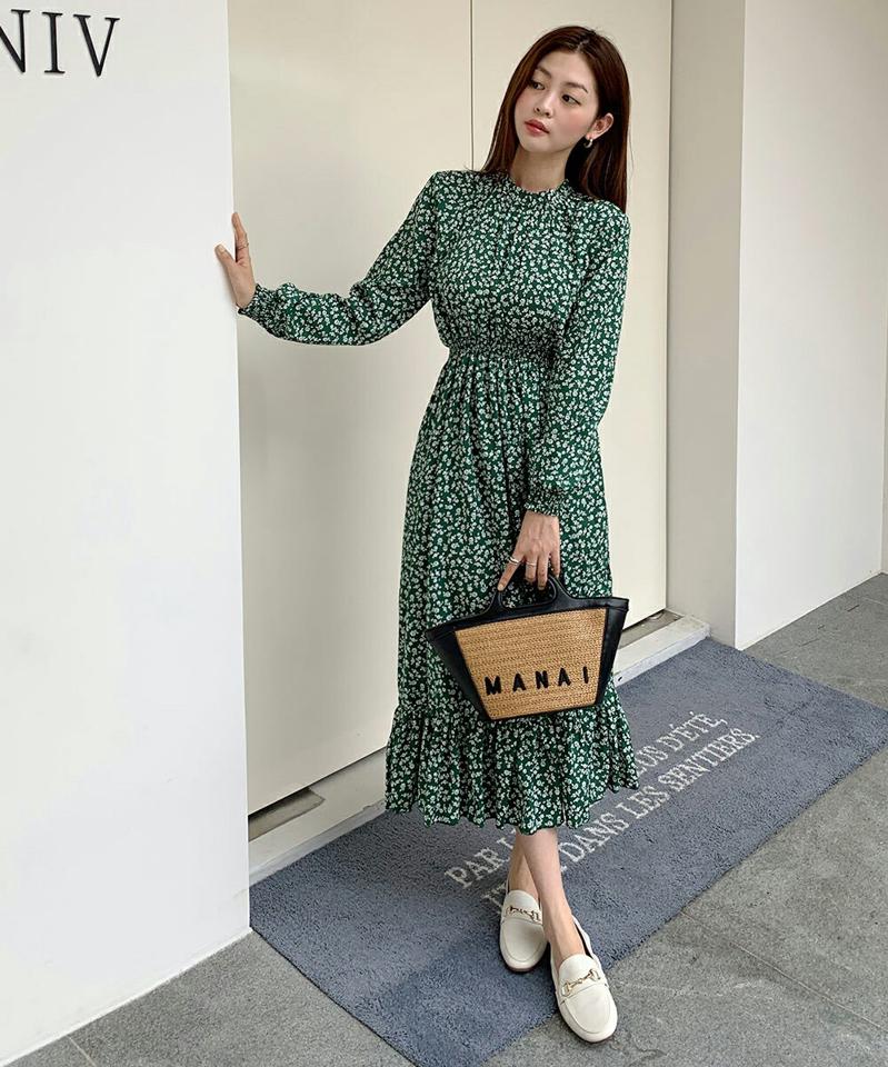 小花柄シャーリングワンピース・b68421 レディース 【ops】ワンピース ロング丈 長袖 花柄 小花柄 シャーリング 総柄 かわいい フェミニン 大人 緑 モダン Aライン ラッフルヘム ハーフネック 春 秋 韓国ファッション
