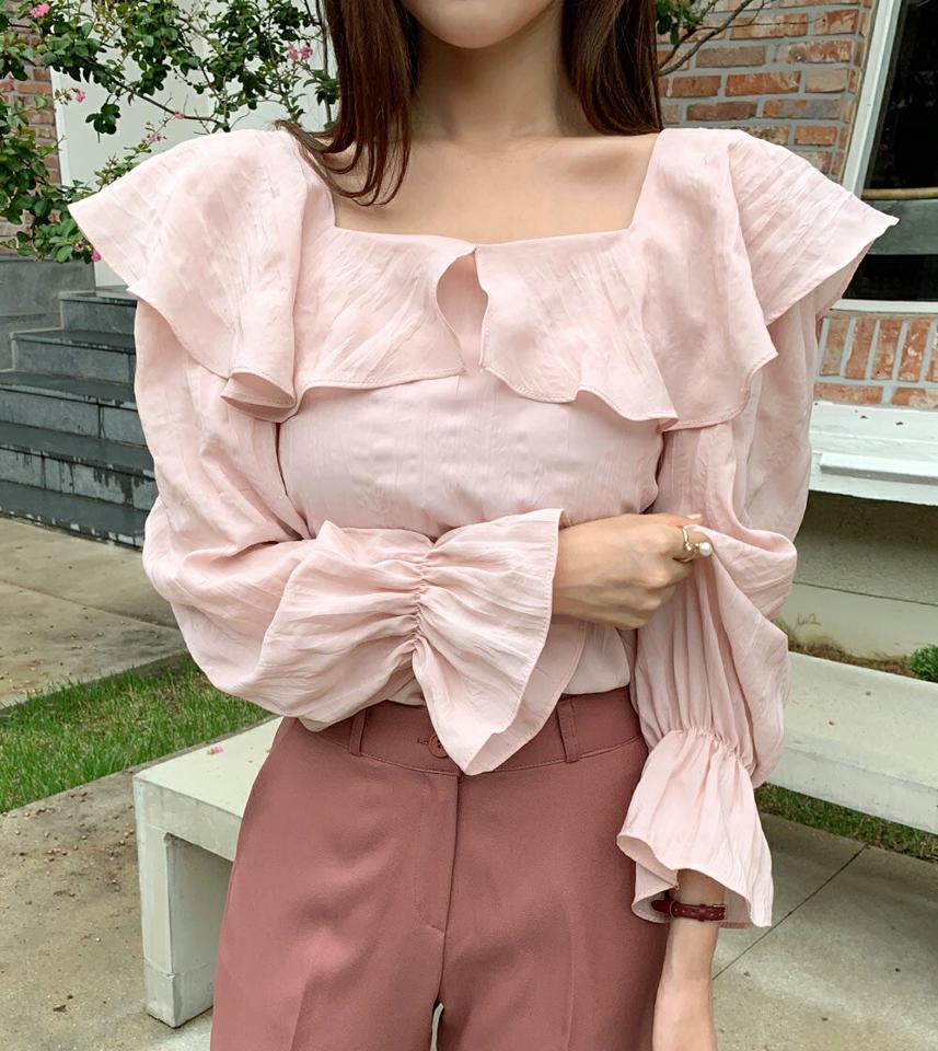 フリルリンクルブラウス・t68412 レディース 【bl】トップス ブラウス 長袖 リンクル フリル ガーリー かわいい 可愛い 大人 単色 無地 シンプル デコルテ フェミニン ピンク スクエアネック リンクル デコラティブ オケージョン 袖口ゴム 袖コン 春 秋 韓国ファッション