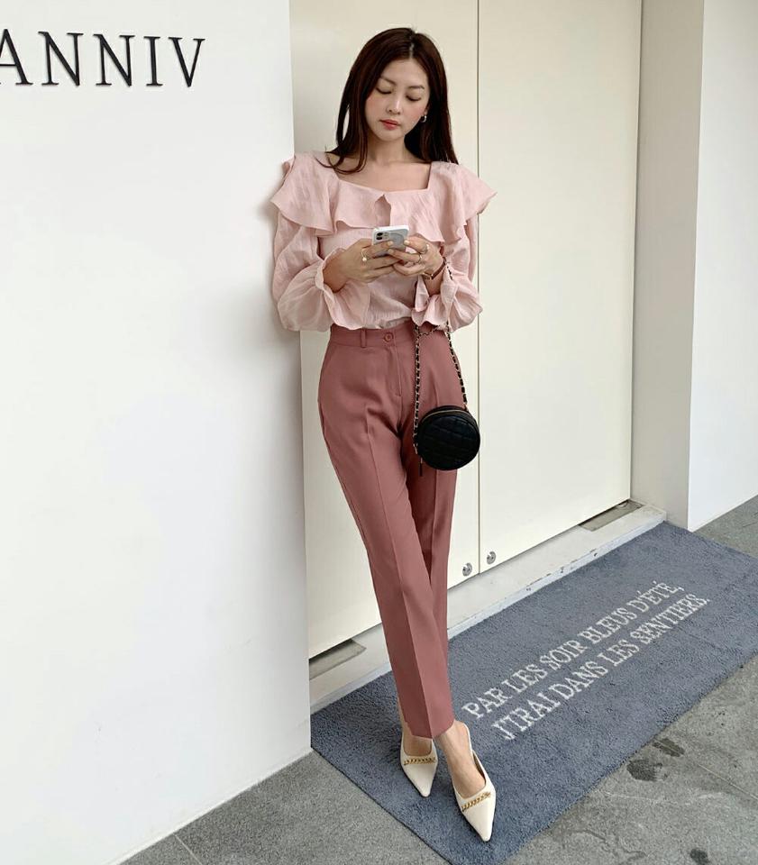 フリルリンクルブラウス・t68412 レディース 【bl】トップス ブラウス 長袖 リンクル フリル ガーリー かわいい 可愛い 大人 単色 無地 シンプル デコルテ フェミニン ピンク スクエアネック リンクル デコラティブ オケージョン 袖口ゴム 袖コン 春 秋 韓国ファッション