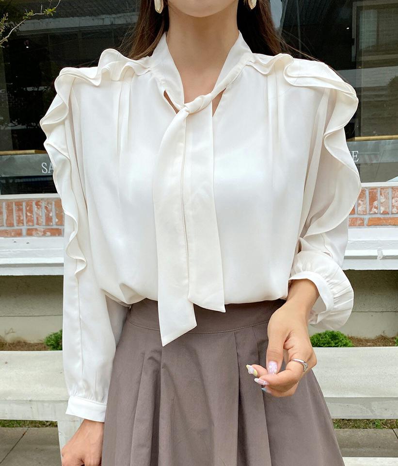 ネックリボンフリルブラウス・t68415 レディース 【bl】トップス ブラウス 長袖 フリル 襟コン りぼん ボウタイ ラッフル 単色 無地 シンプル 大人 かわいい 可愛い ガーリー デコラティブ 春 秋 韓国ファッション