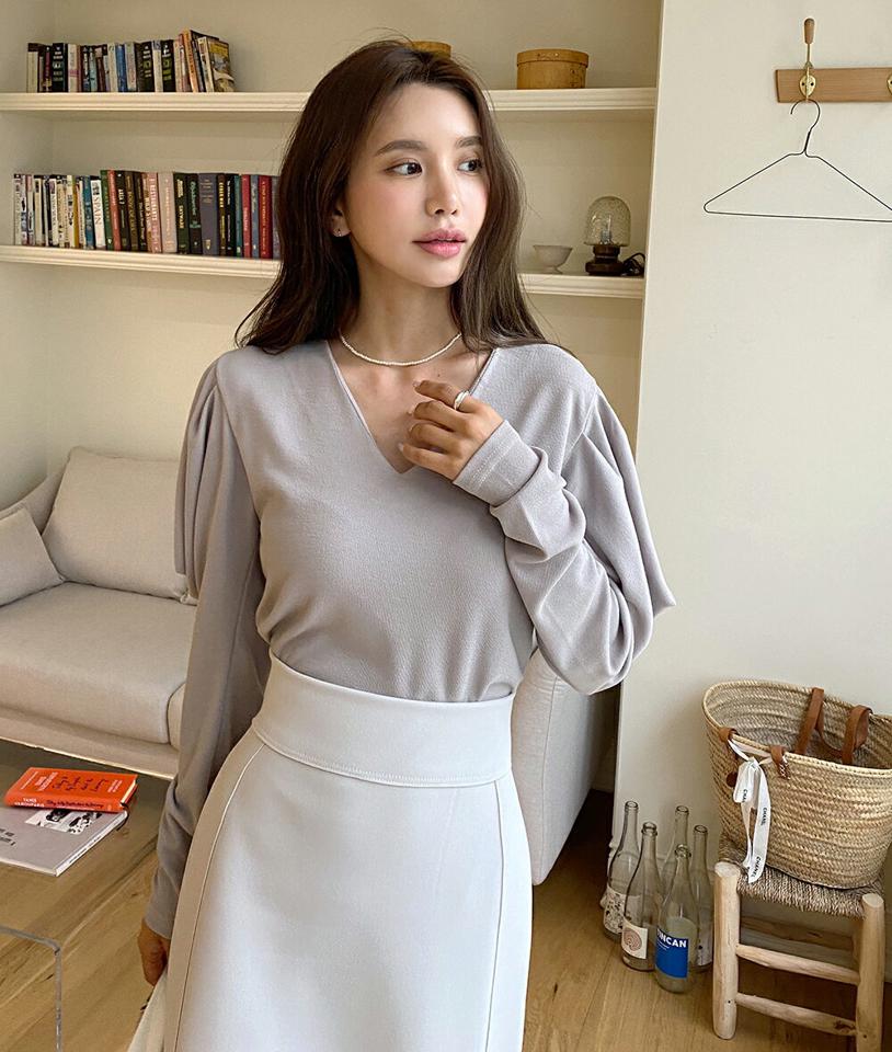 VネックパフスリーブTシャツ・t67127 レディース 【tops】トップス Tシャツ 長袖 パフスリーブ Vネック ボリューム袖 袖コン 単色 無地 シンプル 大人 上品 きれいめ ボリュームスリーブ 春 秋 韓国ファッション