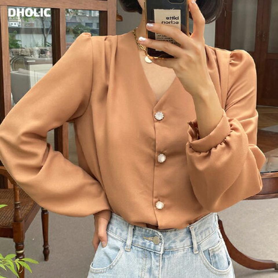 Vネックタックボタンブラウス・t67554 レディース 【bl】トップス ブラウス 長袖 Vネック 単色 無地 シンプル 大人 きれいめ オフィスカジュアル グロッシー ツヤ 光沢 茶色 春 秋 韓国ファッション