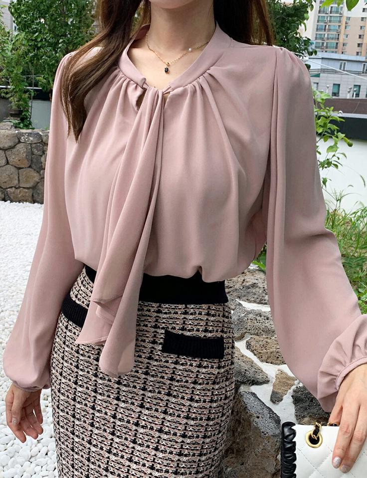 スカーフネックブラウス・b67559 レディース 【bl】トップス ブラウス 長袖 ボウタイ 襟コン りぼん スカーフ 単色 無地 シンプル フェミニン 大人 きれいめ ピンク くすみ オフィスカジュアル デコラティブ オケージョン お呼ばれ 学校行事 春 秋 韓国ファッション