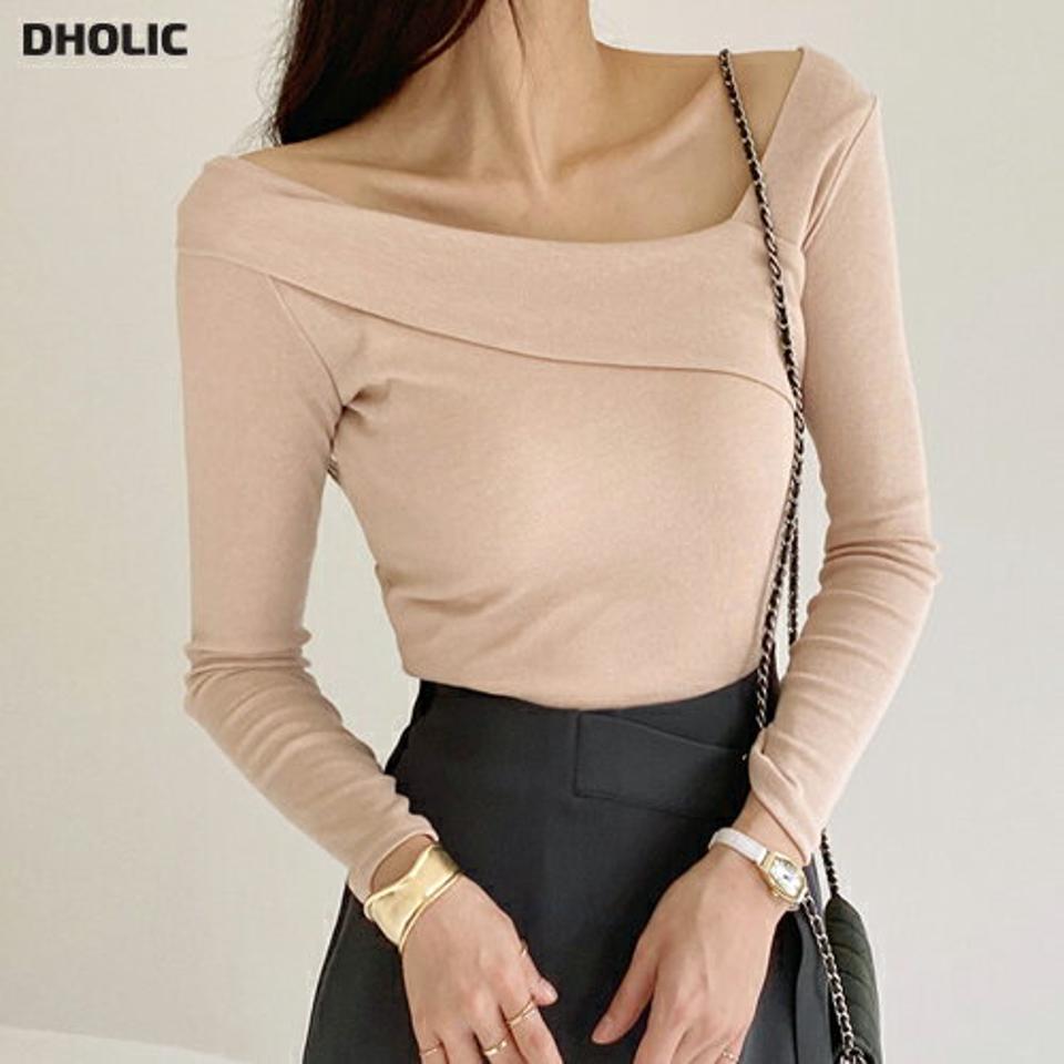 アシメVネックTシャツ・t72568 レディース 【tops】トップス Tシャツ 単色 無地 シンプル ベーシック ユニーク 長袖 パステル Vネック 鎖骨 デコルテ タイト 細身 スリム クロップド丈 前後着用 秋 冬 ベージュ 韓国ファッション ハイホリHIHOLLI