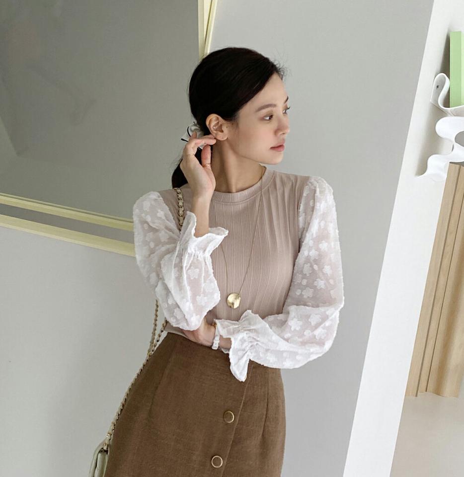 フローラルスリーブTシャツ・b72569 レディース 【tops】トップス Tシャツ 柄 模様 長袖 花柄 フラワー 異素材 配色 パフ リブ 透け感 シアー フェミニン かわいい 可愛い バイカラー パステル 春 秋 大人 上品 ピンク 韓国ファッション ハイホリHIHOLLI