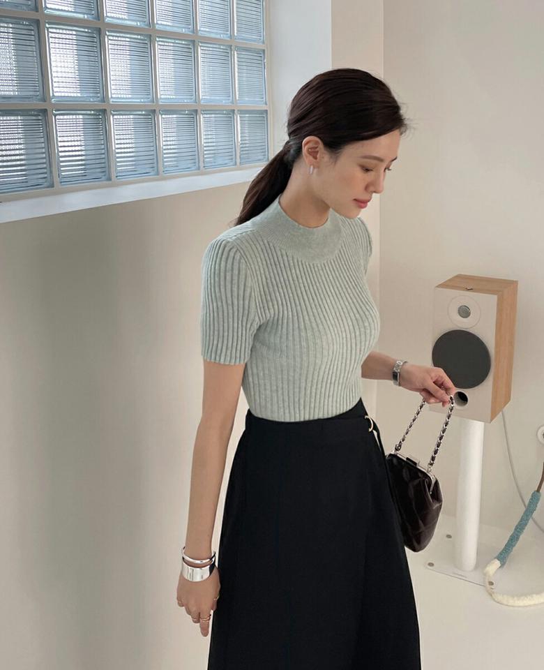 リブハーフネック半袖ニット・t72571 レディース 【tops】トップス ニット 半袖 サマーニット リブ ハーフネック 単色 シンプル ベーシック シック オフィスカジュアル 春 夏 タイト クロップド丈 灰色 モックネック 韓国ファッション ハイホリHIHOLLI