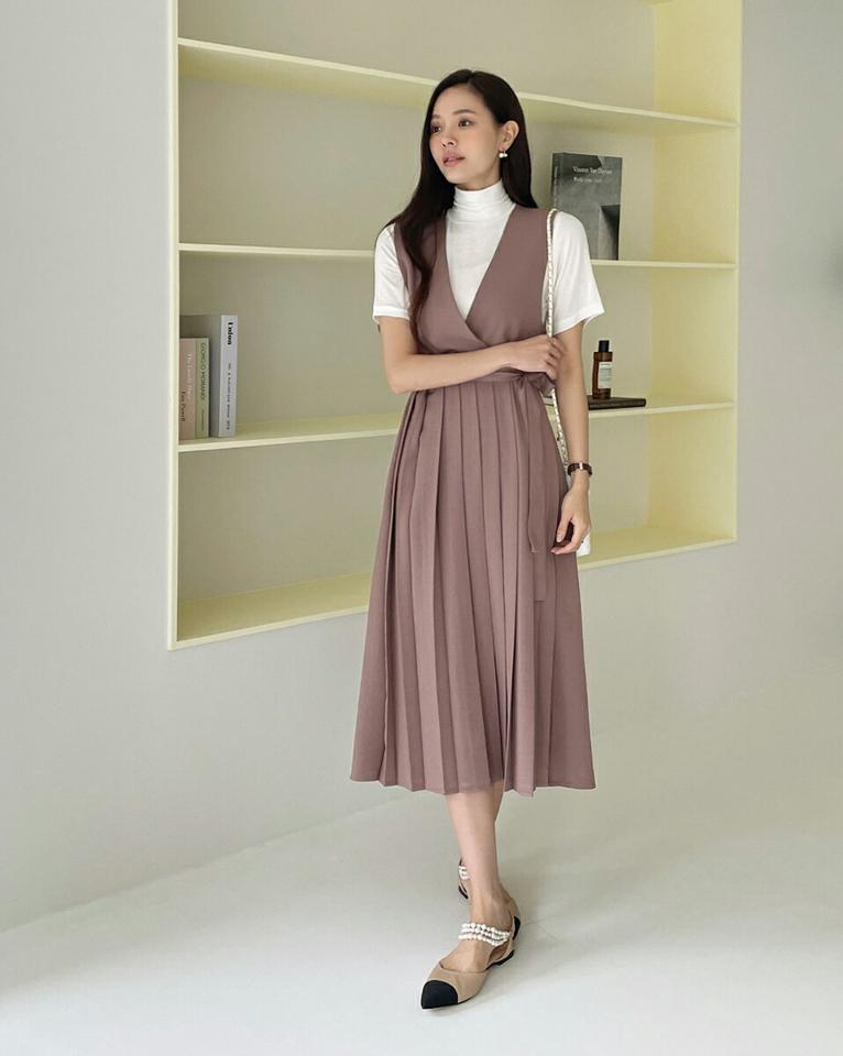 ストラップ付カシュクールワンピース・t72577 レディース 【ops】ワンピース ロング丈 ノースリーブ ストラップ付 スリーブレス プリーツ 単色 無地 カシュクール Vネック Aライン 揺れ感 シック 秋 冬 ピンク 韓国ファッション ハイホリHIHOLLI