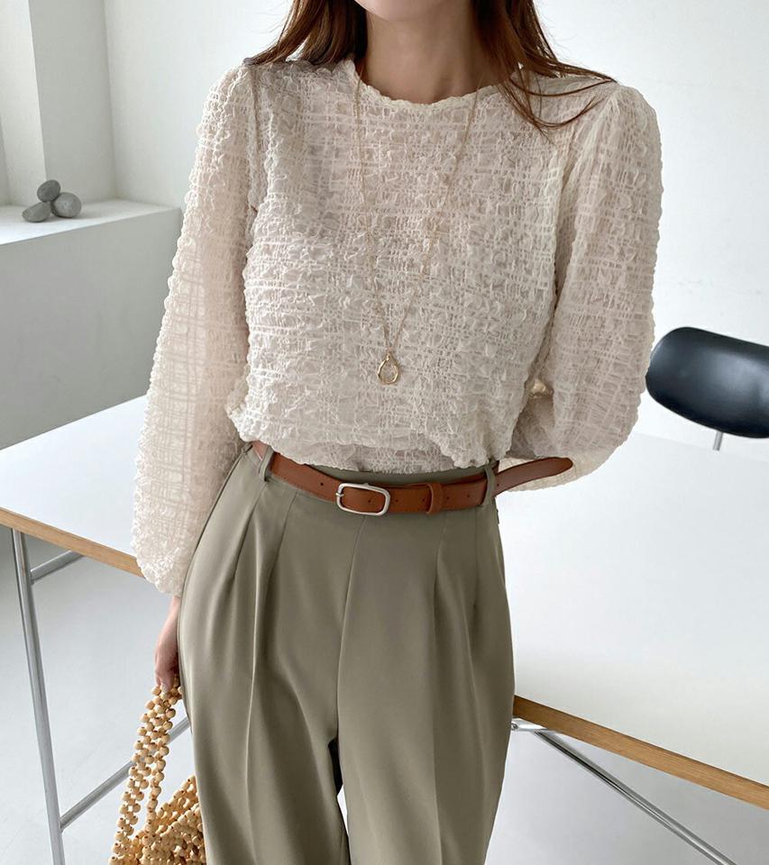 バックリボンクリンクルブラウス・t01625 レディース 【bl】トップス ブラウス 長袖 エンボス クリンクル ぽこぽこ ラウンドネック ユニーク シンプル フェミニン 大人 きれいめ パフスリーブ 透け感 シアー シースルー 春 秋 韓国ファッション 人気