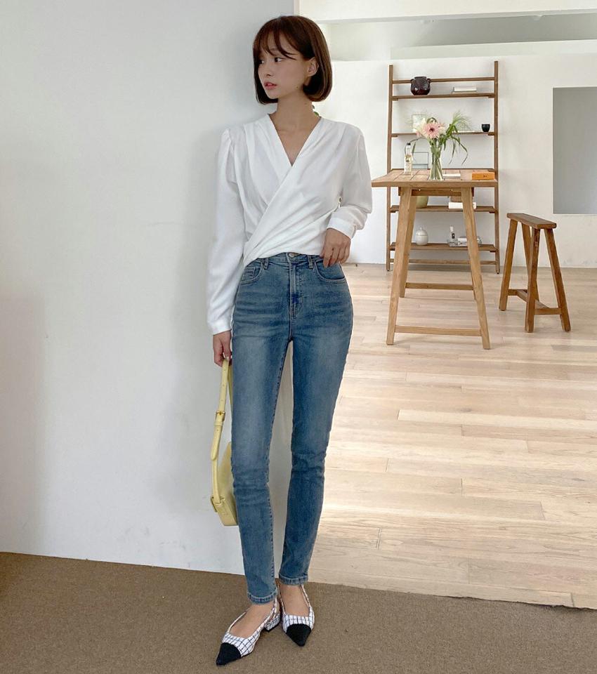 Vネックリボンラップブラウス・t01627 レディース 【bl】トップス ブラウス 長袖 Vネック ラップデザイン きれいめ 上品 シンプル 大人 オフィスカジュアル パフスリーブ 単色 無地 白 ホワイト 春 秋 韓国ファッション