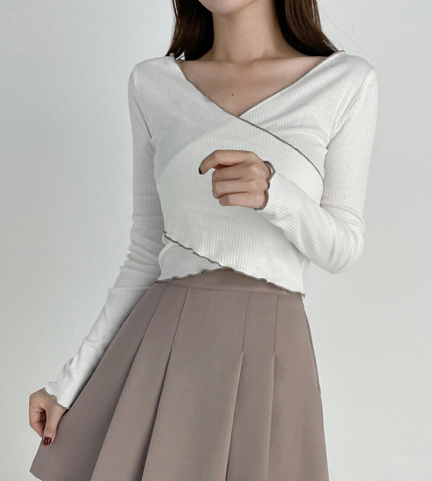 メロウ配色クロスTシャツ・t67140 レディース 【tops】トップス Tシャツ 長袖 メロウ クロス Vネック 肌見せ へそ出し 配色 シンプル アンバランス クロップド丈 インしない ショート丈 クロップド丈 短丈 春 秋 韓国ファッション