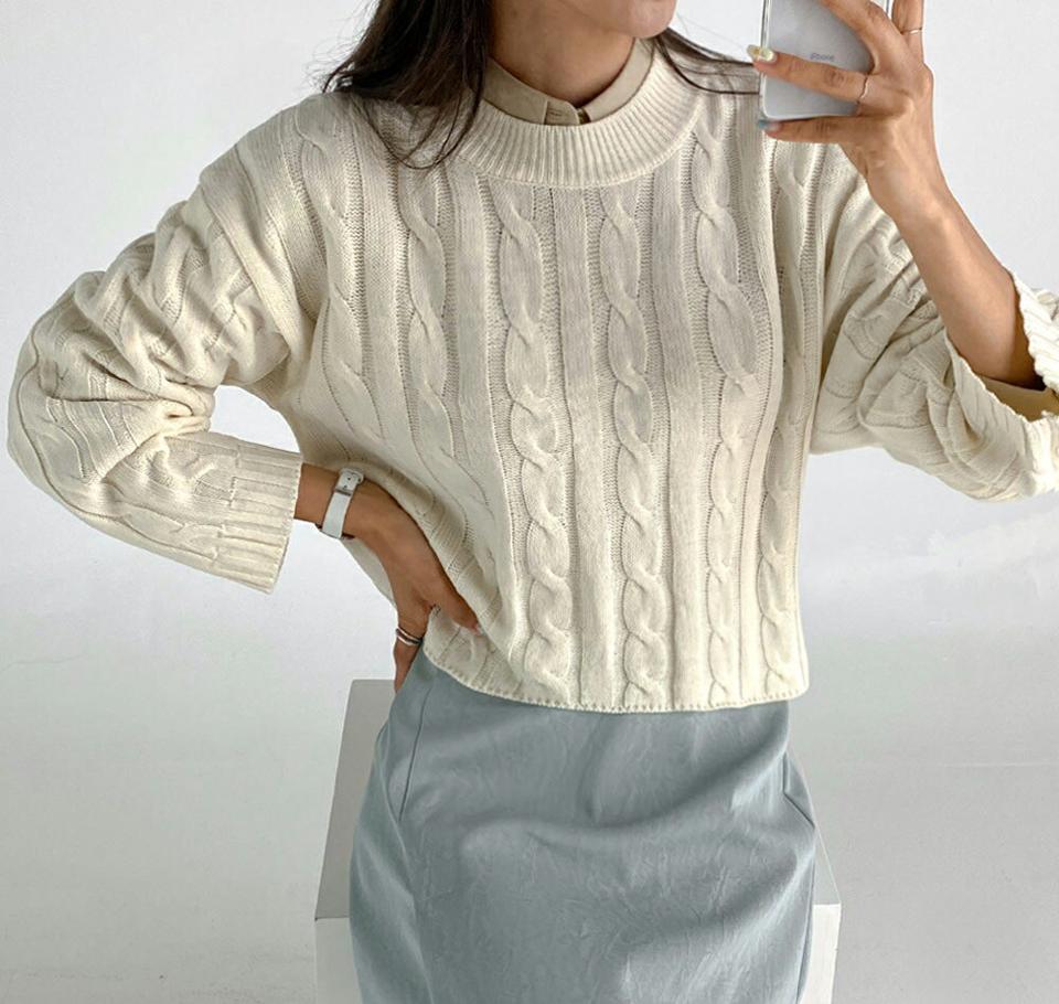 バックスリットケーブルニット・t68484 レディース 【tops】トップス ニット 年上 長袖 ラウンドネック 背中見せ 露出 セクシー 肌見せ バックシャン ケーブル編み ケーブルニット ユニーク 大人 カジュアル ドロップショルダー インしない 春 秋 韓国ファッション