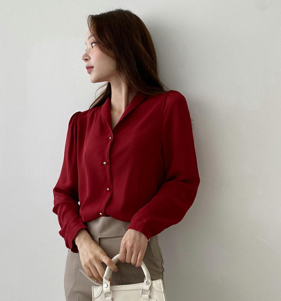 ショールカラーゴールドボタンブラウス・t72878 レディース 【bl】ブラウス トップス 長袖 襟 Vネック 鎖骨 デコルテ ぼたん ボタン 配色 単色 無地 シンプル オフィス パフ袖 秋 冬 春 上品 赤 クリスマス 韓国ファッション HIHOLLI