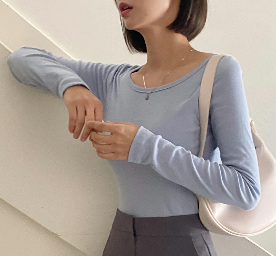 ラウンドネック長袖Tシャツ・t01145 レディース 【tops】トップス Tシャツ 長袖 ロンT ラウンドネック 単色 無地 シンプル ベーシック 黄緑 茶色 ピンク ネイビー 水色 グレー 白T 無地T ドロップショルダー 綿 コットン 春 秋 韓国ファッション 人気