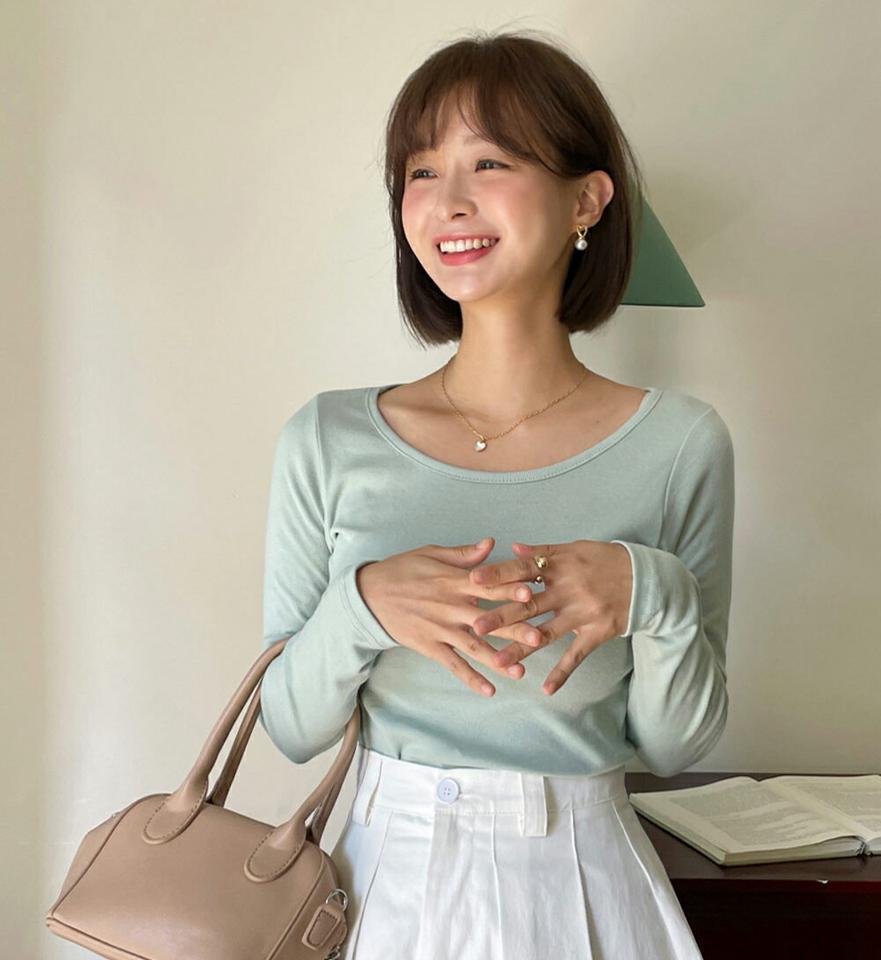 ラウンドネック長袖Tシャツ・t01145 レディース 【tops】トップス Tシャツ 長袖 ロンT ラウンドネック 単色 無地 シンプル ベーシック 黄緑 茶色 ピンク ネイビー 水色 グレー 白T 無地T ドロップショルダー 綿 コットン 春 秋 韓国ファッション 人気
