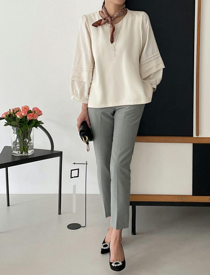 コントラストタックスリーブTシャツ・b72596 レディース 【tops】トップス 長袖 タック 単色 無地 シンプル ベーシック ユニーク 異素材 秋 冬 カジュアル フェミニン 大人 かわいい キュート 白 ホワイト インしない 韓国ファッション HIHOLLI