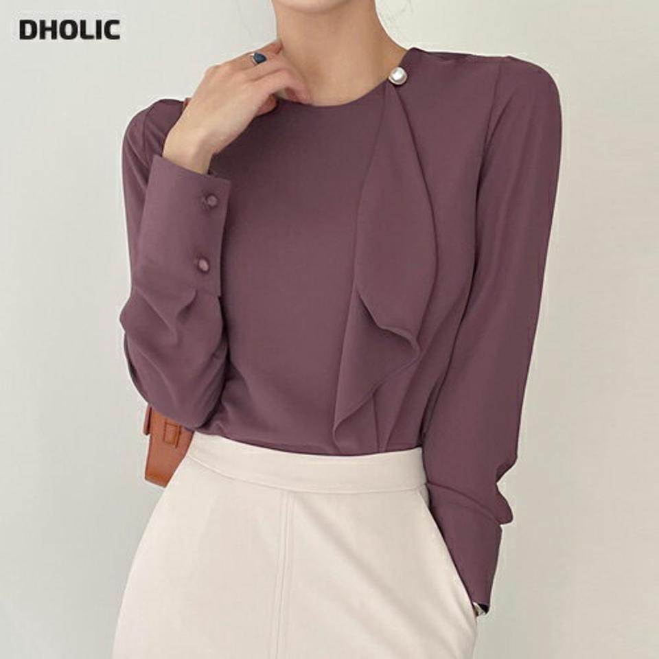 フリルフェイクパールブラウス・b72601 レディース 【bl】ブラウス トップス 長袖 単色 無地 シンプル ベーシック フェイクパール パール調 フリル オフィスカジュアル 秋 冬 フェミニン 上品 大人 ピンク 韓国ファッション ハイホリHIHOLLI