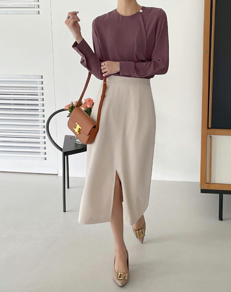 フリルフェイクパールブラウス・b72601 レディース 【bl】ブラウス トップス 長袖 単色 無地 シンプル ベーシック フェイクパール パール調 フリル オフィスカジュアル 秋 冬 フェミニン 上品 大人 ピンク 韓国ファッション ハイホリHIHOLLI