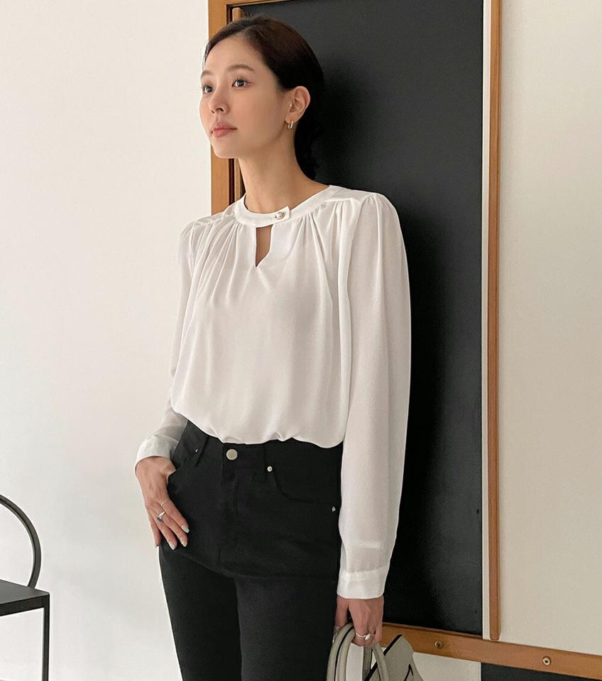 フェイクパールスリットネックブラウス・b72603 レディース 【bl】ブラウス トップス 長袖 単色 無地 シンプル ベーシック オフィス パステル パール調 フェイクパール 秋 冬 オケージョン フェミニン ピンク 韓国ファッション ハイホリHIHOLLI