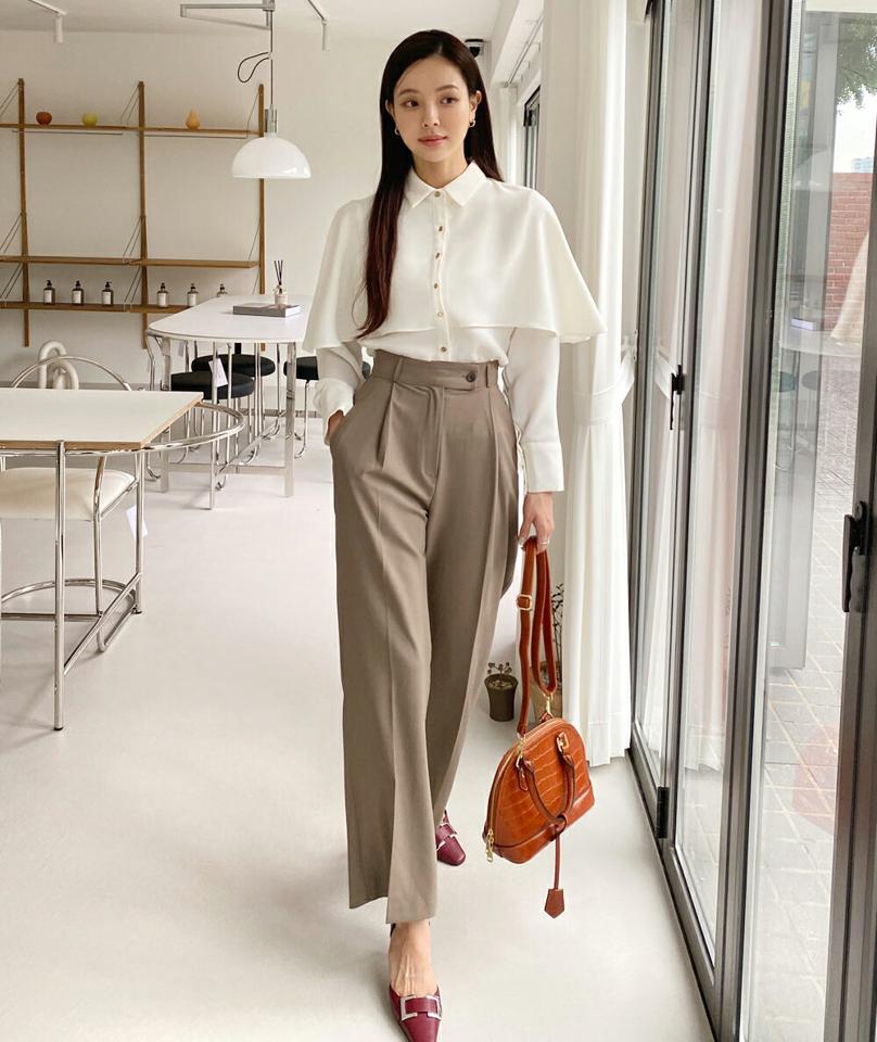 ケープボタンブラウス・b72604 レディース 【bl】ブラウス トップス 長袖 ケープ 単色 無地 シンプル ベーシック ユニーク オフィスカジュアル ボタン ぼたん シャツ 襟 秋 冬 フェミニン 大人 きれいめ 白 人気 韓国ファッション ハイホリHIHOLLI