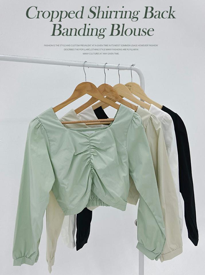 クロップドシャーリングブラウス・t03230 レディース 【bl】トップス ブラウス 長袖 シャーリング クロップド丈 単色 かわいい 可愛い 大人 カジュアル くしゅくしゅ デコルテ 春 秋 韓国ファッション