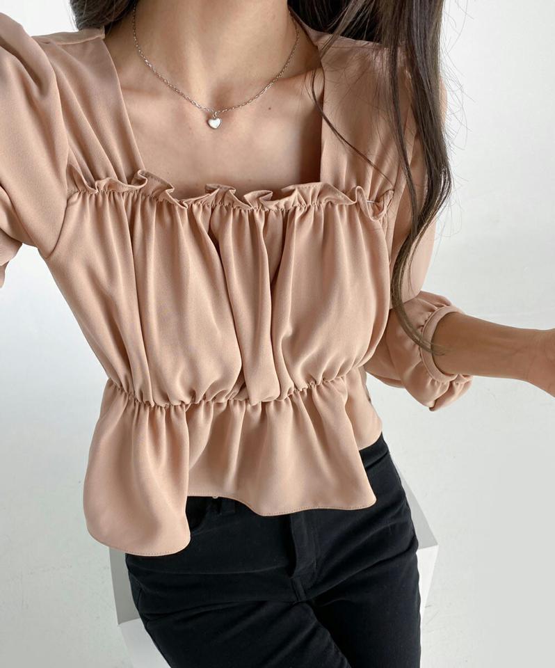 スクエアネックシャーリングブラウス・t03233 レディース 【bl】トップス ブラウス 長袖 シャーリング スクエアネック デコルテ フェミニン フリル パフスリーブ かわいい 可愛い 単色 シンプル 春 秋 韓国ファッション