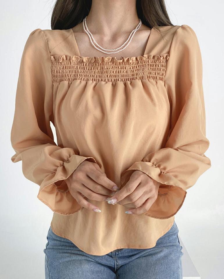 シャーリングフリルブラウス・t03249 レディース 【bl】トップス ブラウス 長袖 シャーリング フリル 袖コン フェミニン 単色 シンプル かわいい 可愛い スクエアネック クロップド丈 デコルテ 春 秋 韓国ファッション