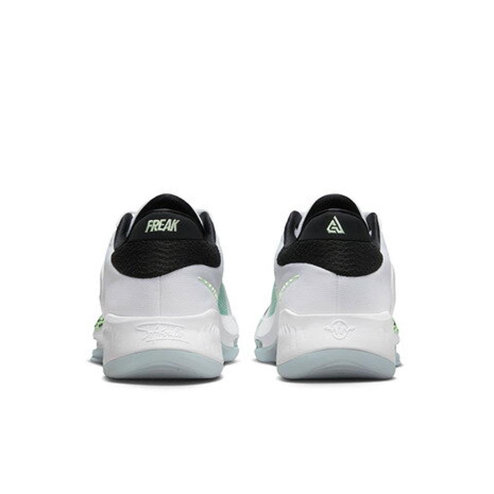 ナイキ（NIKE） バスケットシューズ バッシュ ズーム フリーク 4 DJ6149-100 （メンズ）