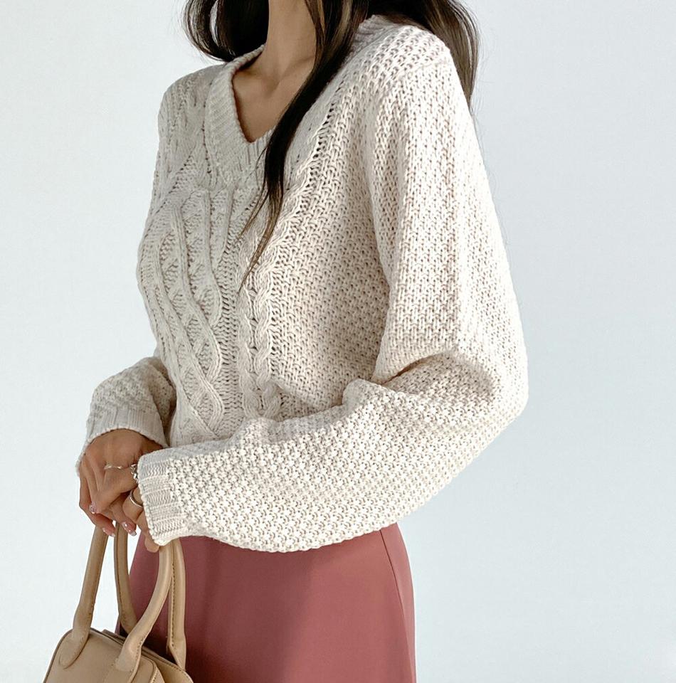 Vネッククロップドケーブルニット・t01241 レディース 【tops】トップス ニット 長袖 Vネック ケーブル編み ケーブルニット 単色 無地 シンプル カジュアル クロップド丈 春 秋 人気 韓国ファッション