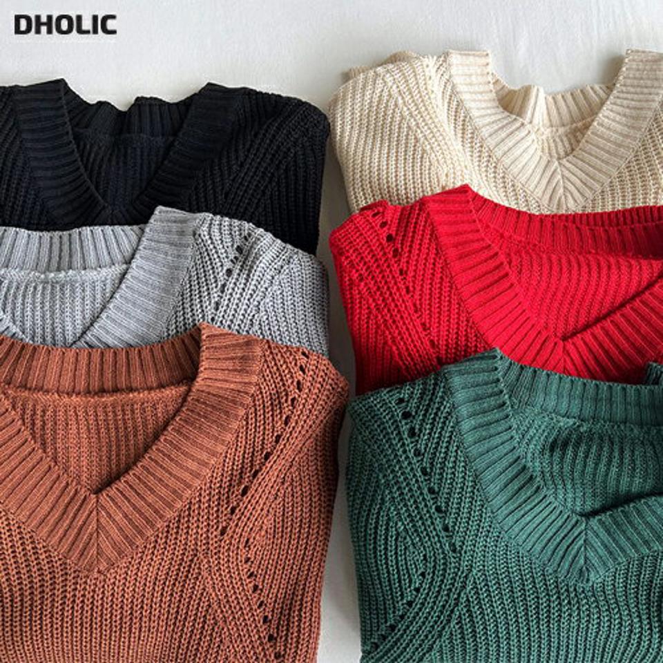 Vネックパンチングルーズニット・t01191 レディース 【tops】トップス ニット 長袖 ルーズ ゆったり Vネック 単色 無地 シンプル ベーシック カジュアル パンチング 赤 緑 ベージュ ドロップショルダー カラーニット フレンチ 茶色 体型カバー 春 秋 韓国ファッション