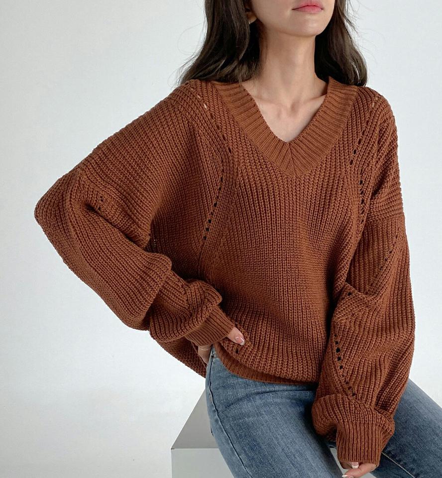 Vネックパンチングルーズニット・t01191 レディース 【tops】トップス ニット 長袖 ルーズ ゆったり Vネック 単色 無地 シンプル ベーシック カジュアル パンチング 赤 緑 ベージュ ドロップショルダー カラーニット フレンチ 茶色 体型カバー 春 秋 韓国ファッション