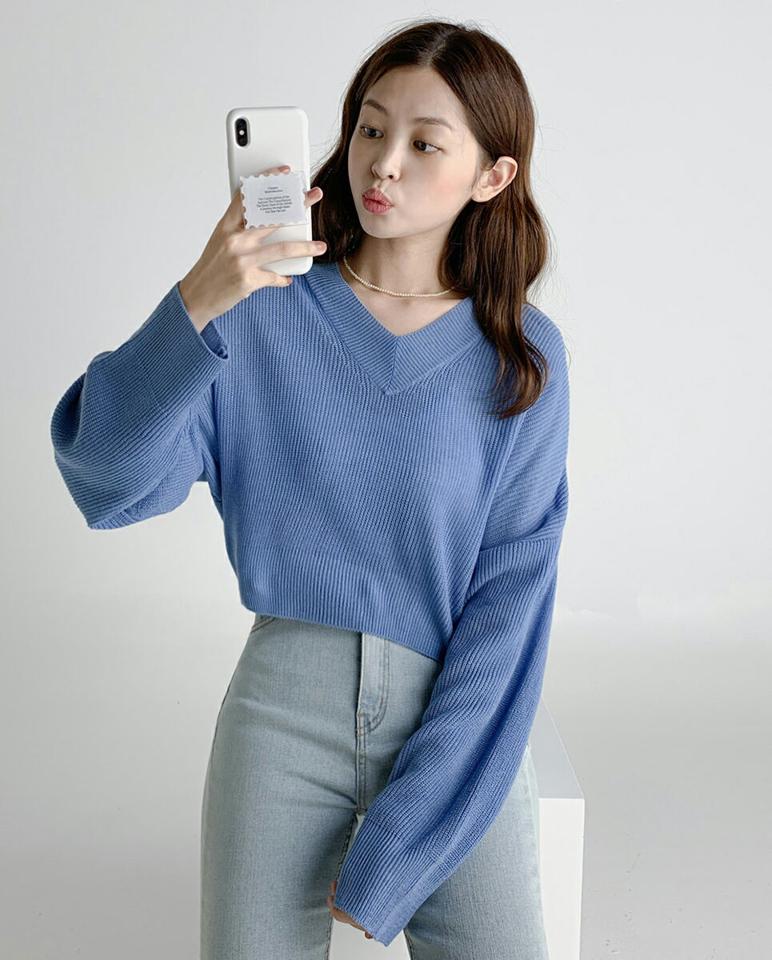 Vネッククロップドルーズニット・t67178 レディース 【tops】トップス ニット 長袖 クロップド丈 ゆったり ルーズ 短丈 Vネック 単色 無地 シンプル ベーシック 大人 カジュアル ラフ ショート丈 カラーニット 水色 青 春 秋 韓国ファッション