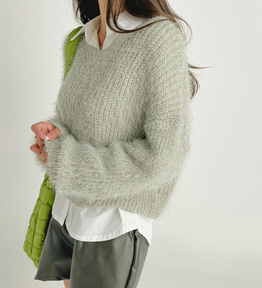 Vネックソフトタッチニット・t68553 レディース 【tops】トップス ニット 長袖 Vネック 単色 無地 シンプル ベーシック パステル 黄緑 グリーン カラーニット ファータッチ もこもこ ドロップショルダー ざっくり ふわふわ 秋 冬 韓国ファッション