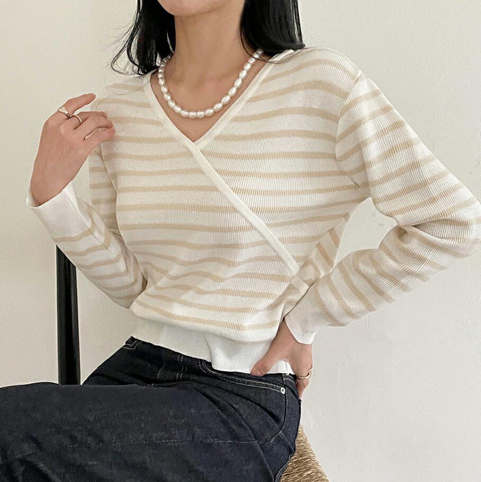 ボーダーカシュクールニット・t47733 レディース 【tops】ニット 長袖 カシュクール 柄 模様 ボーダー Vネック 鎖骨 デコルテ クロップド丈 秋 冬 モノトーン 黒 白 ブラック ホワイト かわいい 可愛い ショート丈 韓国ファッション ハイホリHIHOLLI