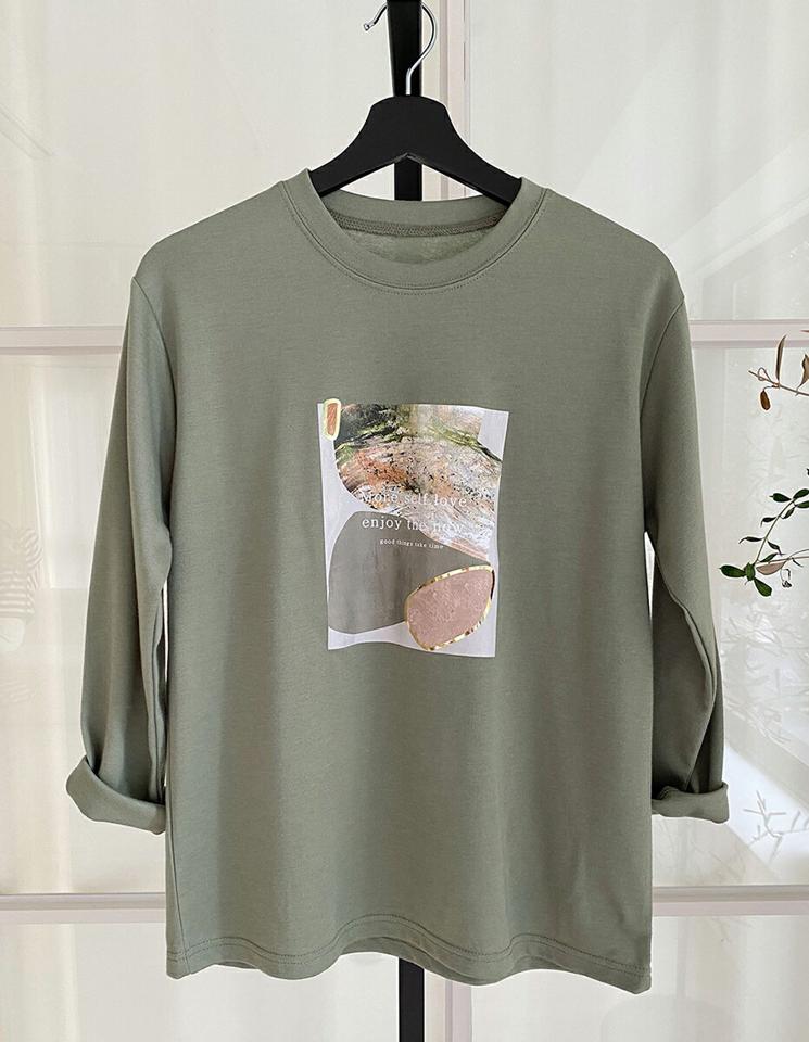 スクエアプリント長袖Tシャツ・b47730 レディース 【tops】トップス Tシャツ 長袖 柄 模様 プリント レタリング ロゴ ラウンドネック 秋 冬 カジュアル ラフ かわいい 可愛い 白 ホワイト 大人 フェミニン 韓国ファッション ハイホリHIHOLLI 人気