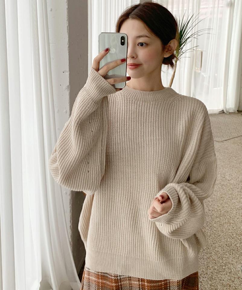 ラウンドネックルーズニット・t01219 レディース 【tops】トップス ニット 長袖 ラウンドネック ルーズ ボリューム袖 ラフ 単色 無地 シンプル ベーシック 二の腕カバー ホワイト 白 ドロップショルダー ラフ 秋 冬 韓国ファッション 人気