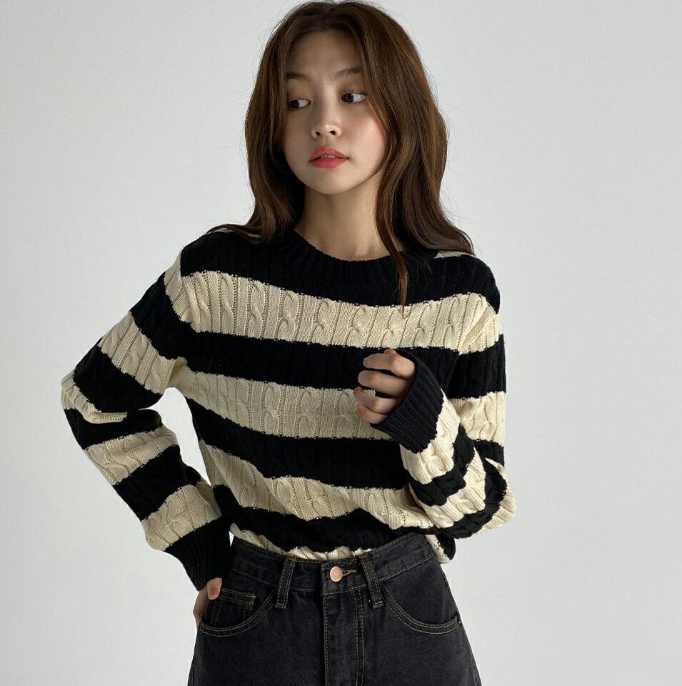 ボーダーケーブルニット・b03313 レディース 【tops】トップス ニット 長袖 ケーブル編み ボーダー柄 カジュアル アクリル ラウンドネック 茶色 オレンジ ブラウン カラーニット ハロウィン 春 秋 韓国ファッション