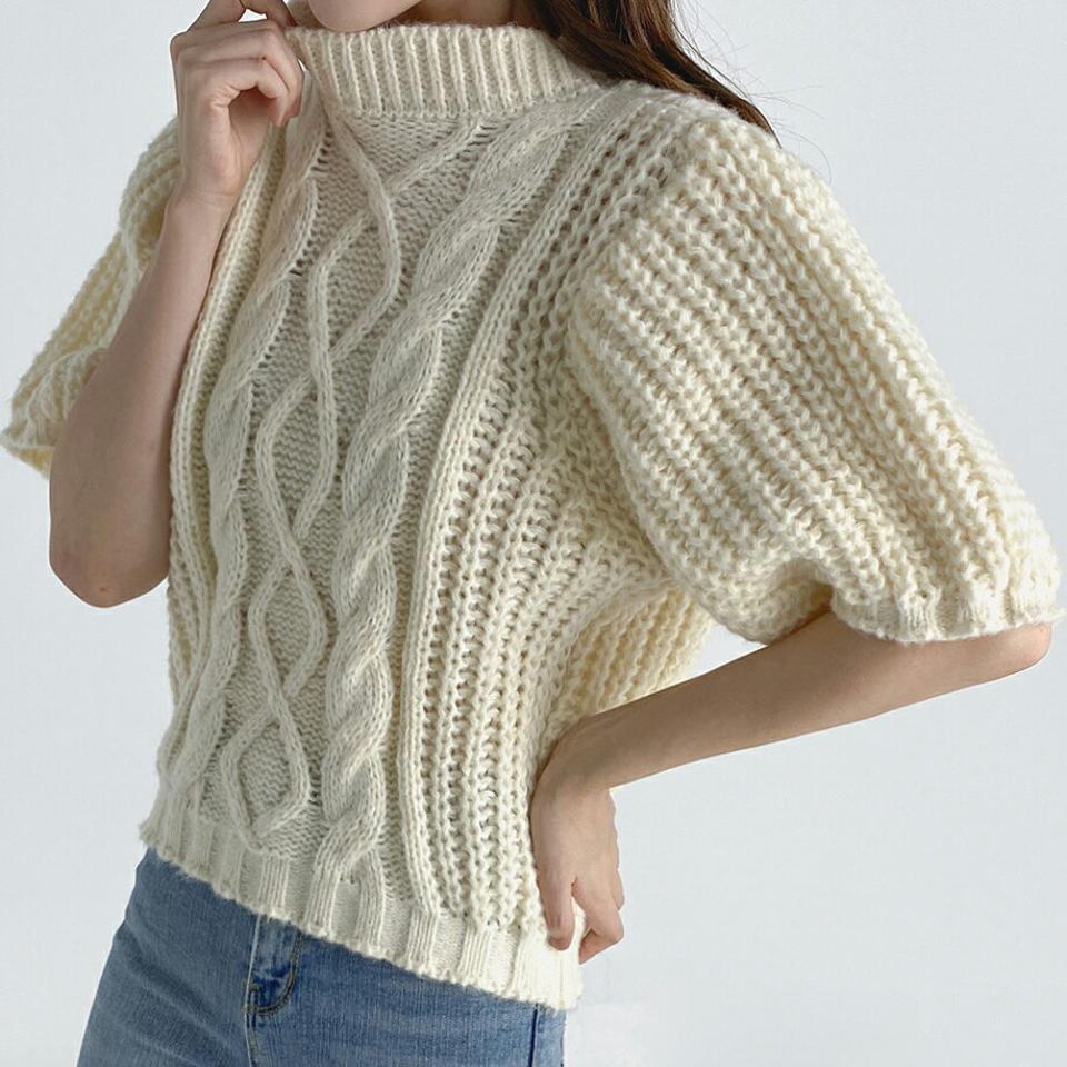 ケーブルパフ半袖ニット・b03301 レディース 【tops】トップス ニット 半袖 ケーブル編み パフスリーブ パフ袖 カジュアル かわいい 可愛い 大人 単色 ハーフネック クロップド丈 ミドルゲージ 春 秋 韓国ファッション