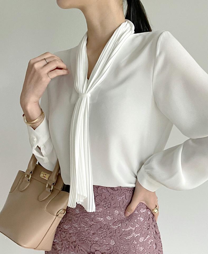スカーフ付Vネックブラウス・t01093 レディース 【bl】トップス ブラウス 長袖 ボウタイ 襟コン スカーフ Vネック きれいめ 年上 大人 フェミニン オフィス お呼ばれ 結婚式 白 ホワイト プリーツ 春 秋 韓国ファッション HIHOLLI