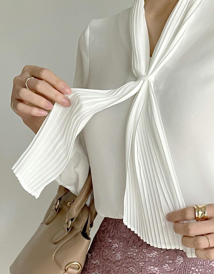 スカーフ付Vネックブラウス・t01093 レディース 【bl】トップス ブラウス 長袖 ボウタイ 襟コン スカーフ Vネック きれいめ 年上 大人 フェミニン オフィス お呼ばれ 結婚式 白 ホワイト プリーツ 春 秋 韓国ファッション HIHOLLI