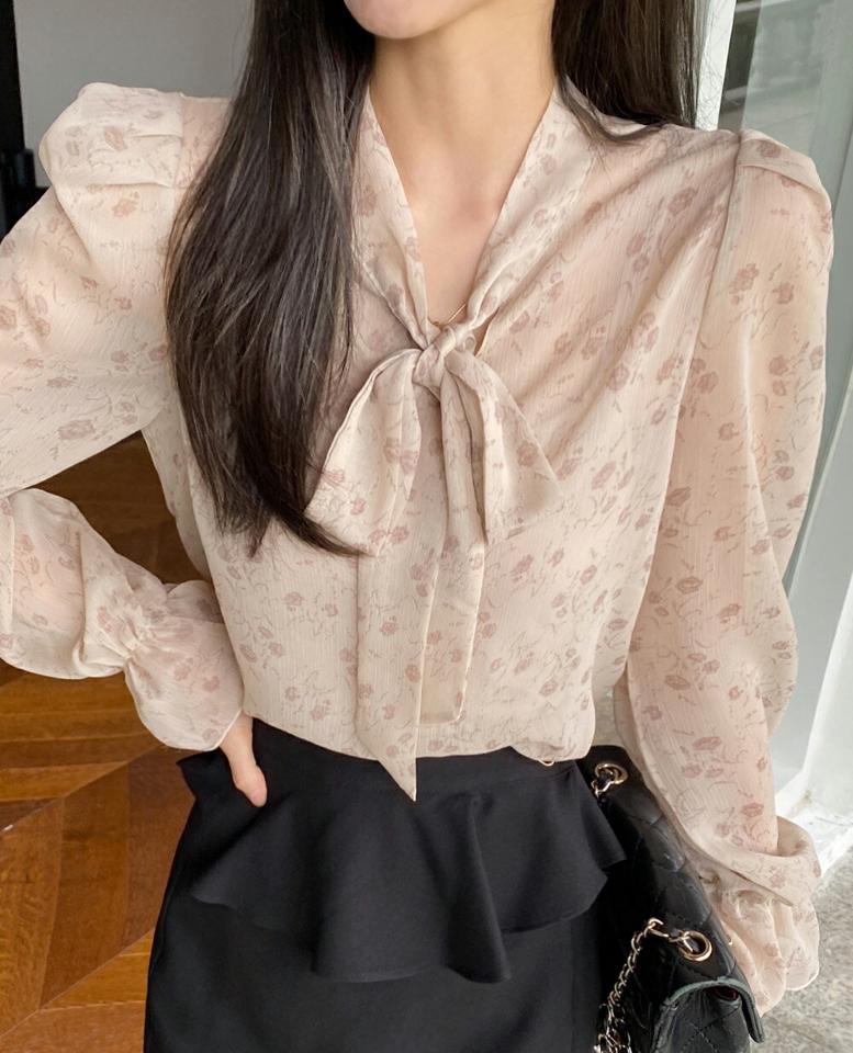 リボン花柄パフブラウス・t01075 レディース 【bl】トップス ブラウス 長袖 ボウタイ りぼん 襟コン かわいい 可愛い フェミニン 大人 花柄 キャンディスリーブ 袖コン オフィス お呼ばれ 年上 Vネック 春 秋 韓国ファッション ハイホリHIHOLLI