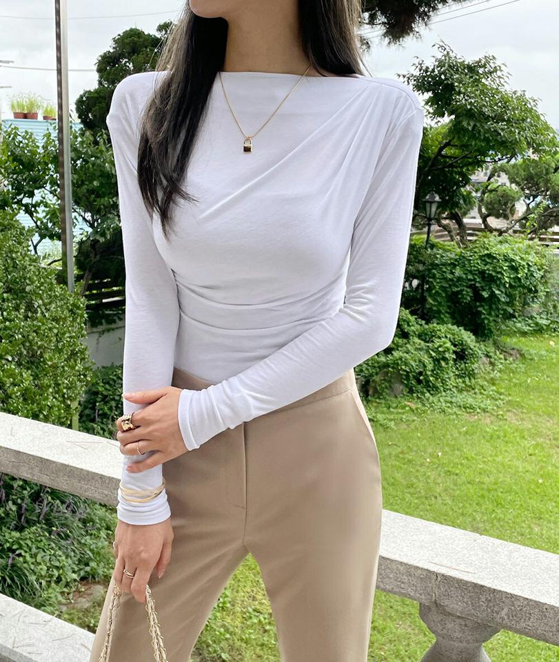 ギャザークロップドTシャツ・t01074 レディース 【tops】トップス Tシャツ 長袖 ロンT 単色 無地 シンプル ベーシック 大人 カジュアル ギャザー クロップド丈 ボートネック フェミニン 白 ホワイト 春 秋 韓国ファッション HIHOLLI
