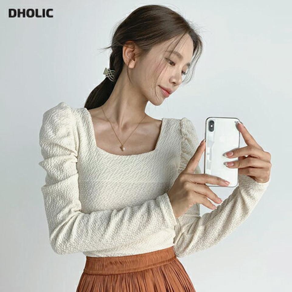 エンボスパフブラウス・t67207 レディース 【bl】トップス ブラウス 長袖 スクエアネック パフスリーブ エンボス デコルテ 単色 フェミニン かわいい 可愛い ボリュームスリーブ 春 秋 韓国ファッション