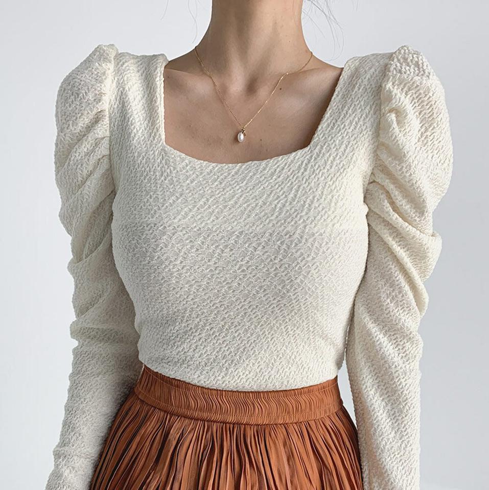 エンボスパフブラウス・t67207 レディース 【bl】トップス ブラウス 長袖 スクエアネック パフスリーブ エンボス デコルテ 単色 フェミニン かわいい 可愛い ボリュームスリーブ 春 秋 韓国ファッション