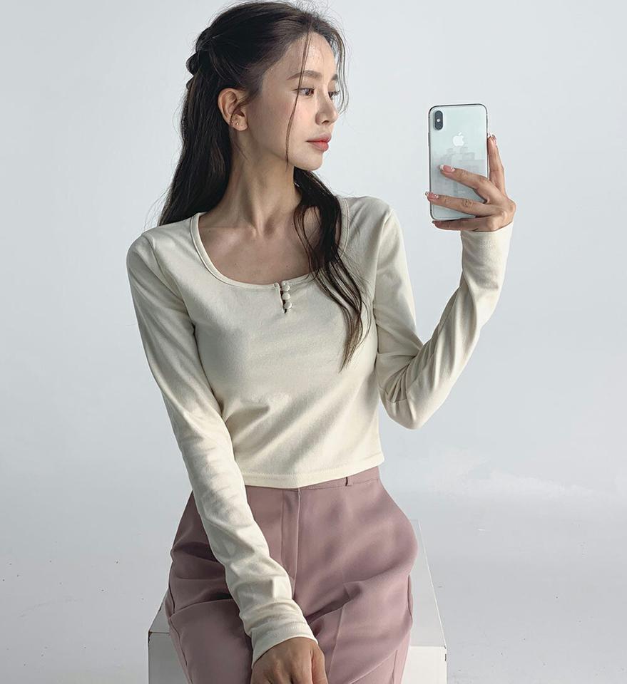 ボタンスクエアネックTシャツ・t67202 レディース 【tops】トップス Tシャツ 長袖 ロンT スクエアネック ボタン 単色 無地 シンプル ベーシック 大人 スリム くすみ 黄緑 春 秋 韓国ファッション