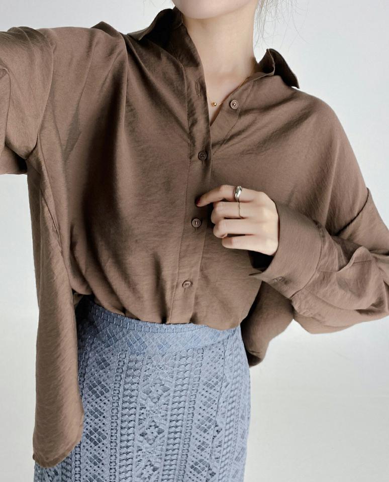 バックボタンスリットシャツ・t68625 レディース 【bl】トップス シャツ 長袖 バックスリット バックシャン 背中 スリット 単色 無地 シンプル ユニーク カジュアル 襟 青 白シャツ ホワイト ドロップショルダー 春 秋 韓国ファッション