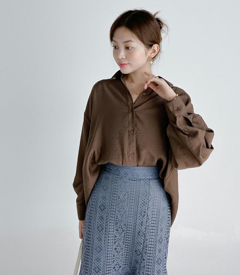 バックボタンスリットシャツ・t68625 レディース 【bl】トップス シャツ 長袖 バックスリット バックシャン 背中 スリット 単色 無地 シンプル ユニーク カジュアル 襟 青 白シャツ ホワイト ドロップショルダー 春 秋 韓国ファッション