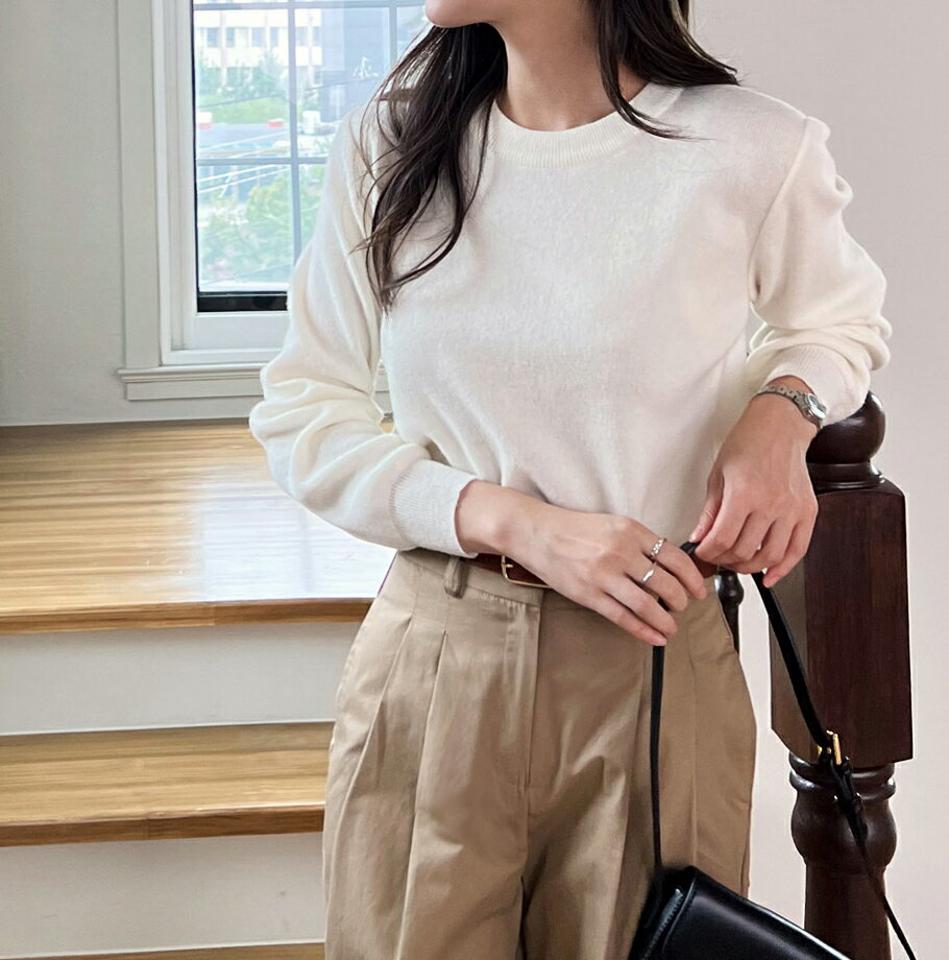 クロップドラウンドネックニット・t00002 レディース 【tops】トップス ニット 長袖 ラウンドネック クロップド丈 単色 無地 シンプル ベーシック 大人 年上 ベージュ メランジカラー カジュアル ラフ 秋 冬 韓国ファッション 人気